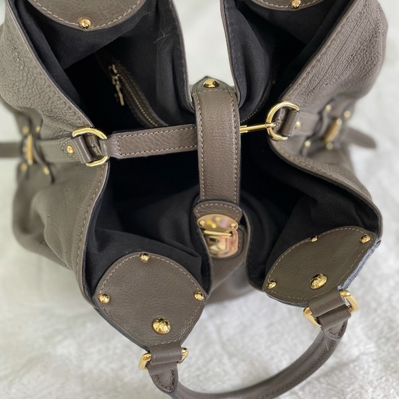 Louis Vuitton XL Mahina in Elephant - Picture 9 of 12